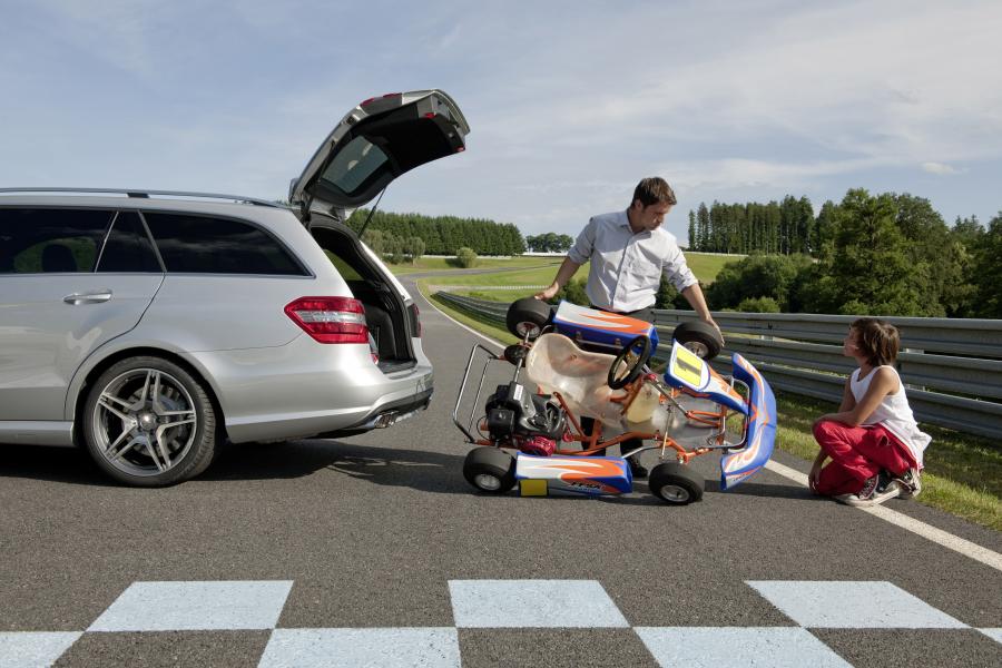  Mercedes-Benz E63 AMG Estate 2009 года  (фото 7 из 23)